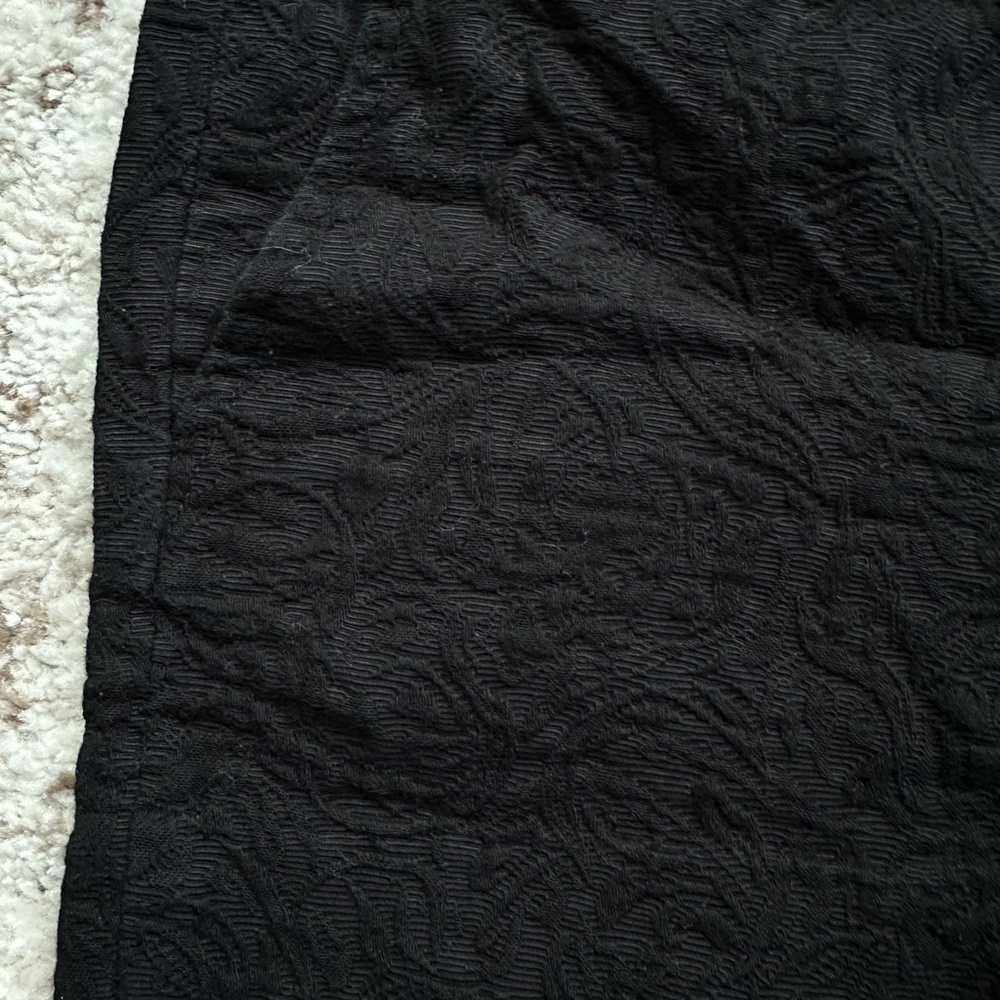 Textured shorts - Picture 3 of 3